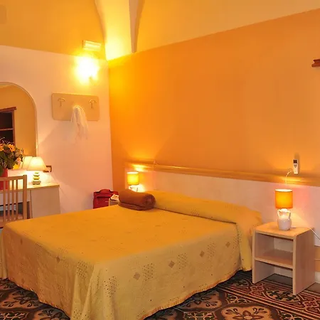 Couette-café Viaprimaldo 3*